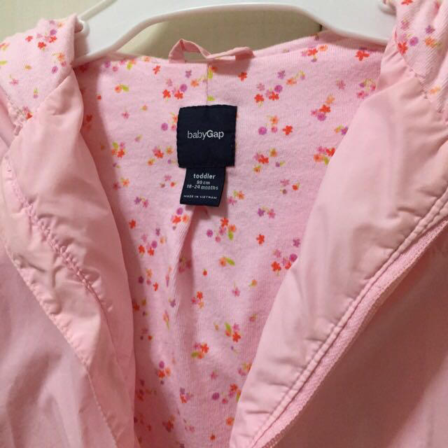 GAP(ギャップ)の専用 GAP ウインドブレーカー 90 キッズ/ベビー/マタニティのキッズ服女の子用(90cm~)(ジャケット/上着)の商品写真