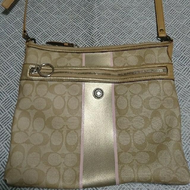 COACH(コーチ)のコーチ 斜めがけショルダーと黒のレースパンツ レディースのバッグ(ショルダーバッグ)の商品写真