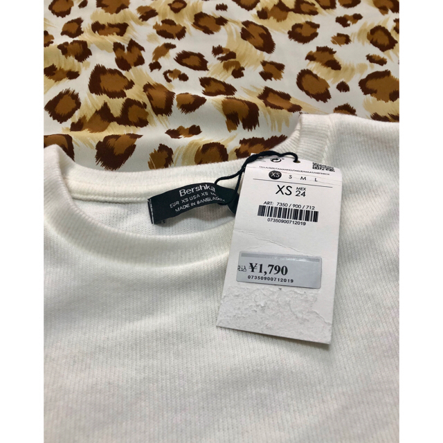 Bershka(ベルシュカ)のお値下げ❗️新品☆Bershka白トップス レディースのトップス(Tシャツ(半袖/袖なし))の商品写真