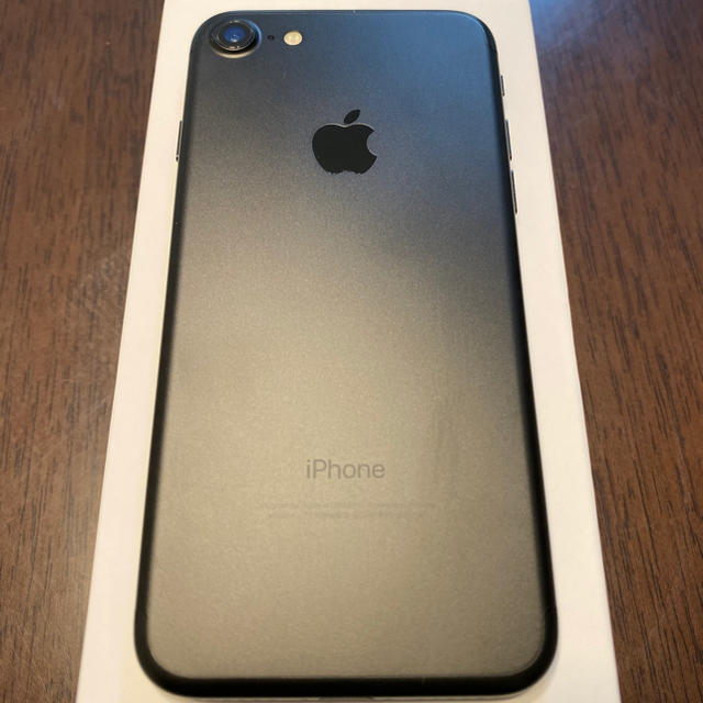 Apple(アップル)のApple iPhone7 32GB スマホ/家電/カメラのスマートフォン/携帯電話(スマートフォン本体)の商品写真