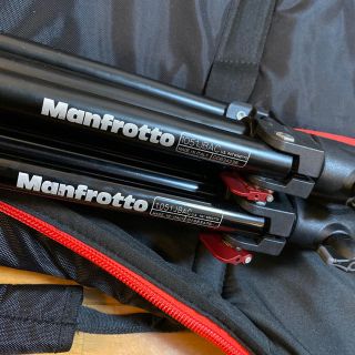 マンフロット(Manfrotto)の【最終値下！2/23まで！】マンフロット1051JBAC ×2本 三脚バック付！(その他)