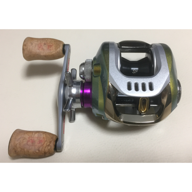 Megabass(メガバス)のとまsan専用DaiwaダイワTD-ito103M新品未使用☆鬼手仏心 スポーツ/アウトドアのフィッシング(リール)の商品写真