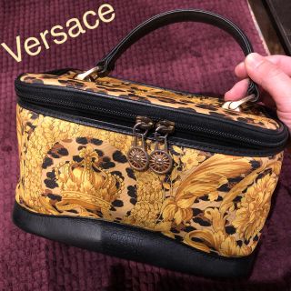 ジャンニヴェルサーチ(Gianni Versace)の《正規品》送料込み　ヴェルサーチ   バニティ ポーチ(ポーチ)