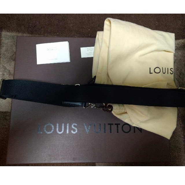 LOUIS VUITTON(ルイヴィトン)の【袋、箱、しおり、ショルダーストラップ付】LouisVuittonビジネスバッグ メンズのバッグ(ビジネスバッグ)の商品写真