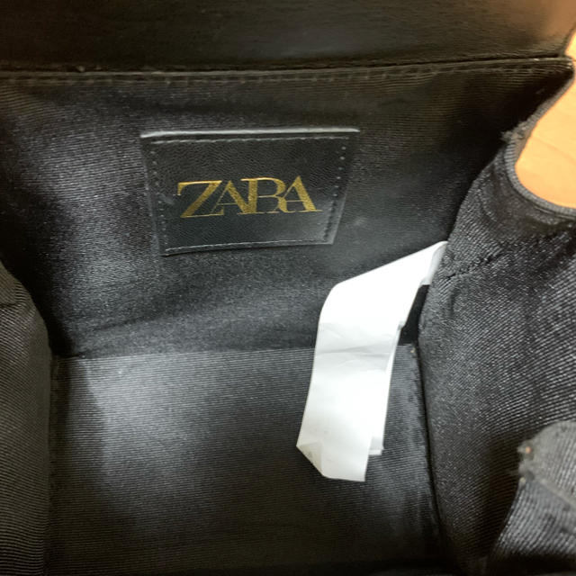 ZARA(ザラ)のZARA  カゴ バッグ  チェーン  クロスボディバッグ  スクエア レディースのバッグ(ショルダーバッグ)の商品写真