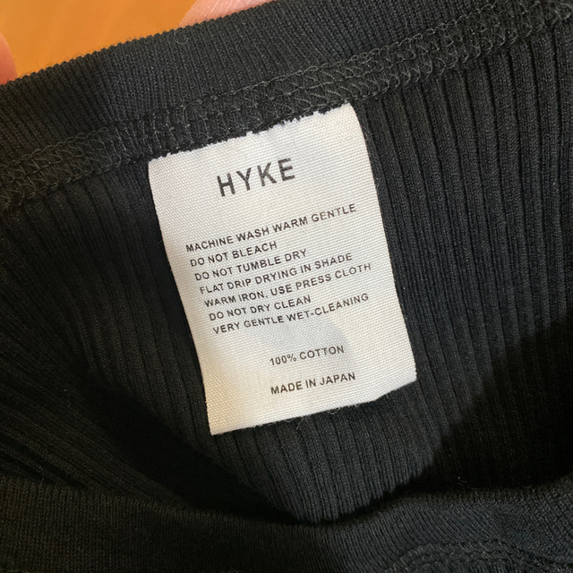 HYKE(ハイク)のHYKE カットソー　黒 レディースのトップス(カットソー(長袖/七分))の商品写真