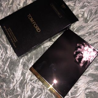 TOM FORD シェイドアンドイルミネイト コントア(フェイスカラー)