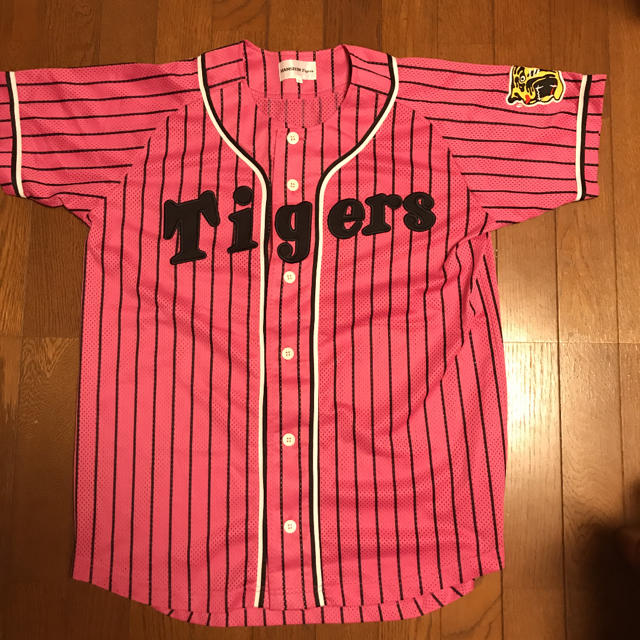 阪神タイガース(ハンシンタイガース)の阪神タイガース　ユニフォーム　ピンク スポーツ/アウトドアの野球(応援グッズ)の商品写真