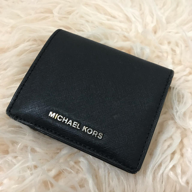 Michael Kors(マイケルコース)のMICHAEL KORS ミニウォレット　2つ折り　財布 レディースのファッション小物(財布)の商品写真