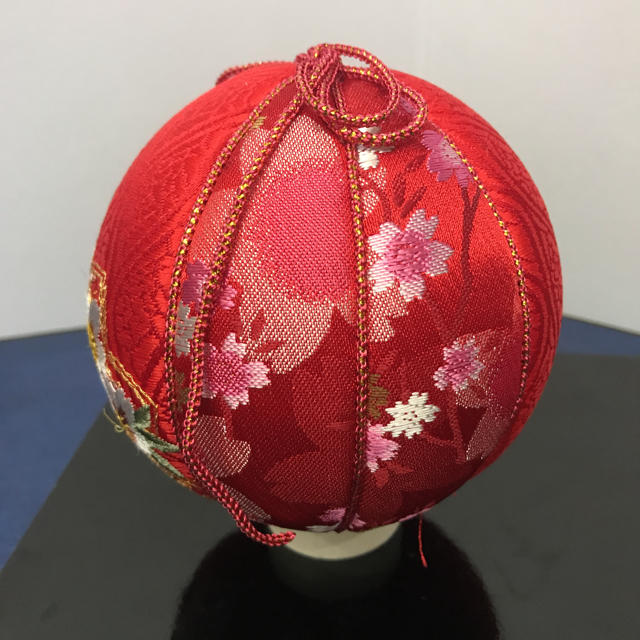 あー様 手鞠 手毬 てまり 手まり 刺繍 桜 赤 ハンドメイドの素材/材料(その他)の商品写真