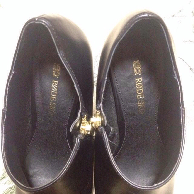 URBAN RESEARCH(アーバンリサーチ)のRODESKO メタル使いヒールブーティ レディースの靴/シューズ(ブーツ)の商品写真