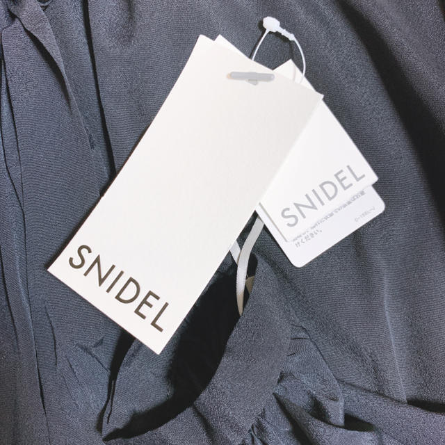 SNIDEL(スナイデル)のsnidel  ボウタイ　ワンピース レディースのワンピース(ロングワンピース/マキシワンピース)の商品写真