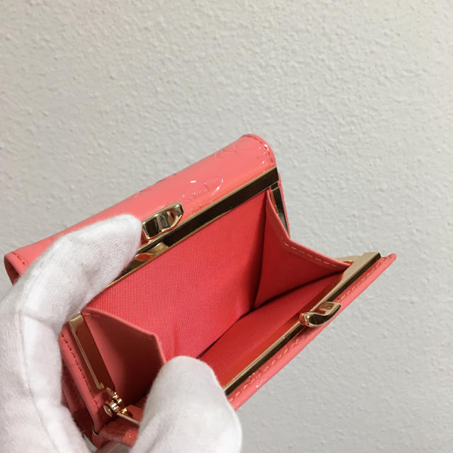 Vivienne Westwood(ヴィヴィアンウエストウッド)のエナメルピンクがま口財布❤️ヴィヴィアンウエストウッド❤️新品・未使用 レディースのファッション小物(財布)の商品写真