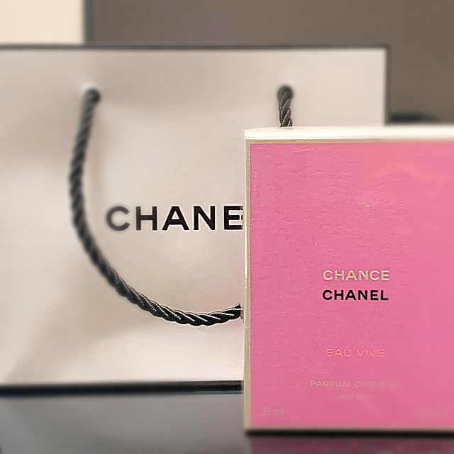 CHANEL(シャネル)の新品 未使用 未開封 CHANEL ヘアミスト チャンスオーヴィーヴ  コスメ/美容のヘアケア/スタイリング(ヘアウォーター/ヘアミスト)の商品写真