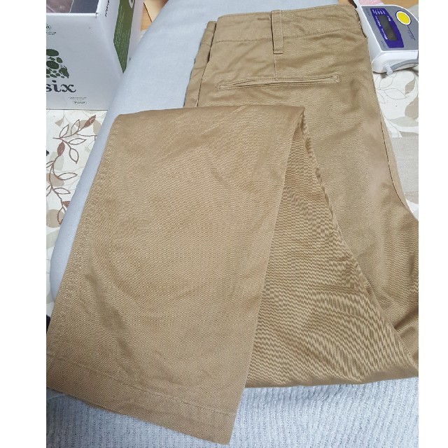 UNIQLO(ユニクロ)のユニクロメンズ茶色パンツ メンズのパンツ(チノパン)の商品写真