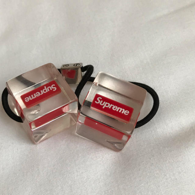 Supreme(シュプリーム)のsupreme BOXロゴ　ヘアゴム　シュプリーム　アクセサリー メンズのファッション小物(その他)の商品写真