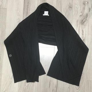 イッセイミヤケ(ISSEY MIYAKE)のISSEY MIYAKE黒カーディガン羽織(カーディガン)