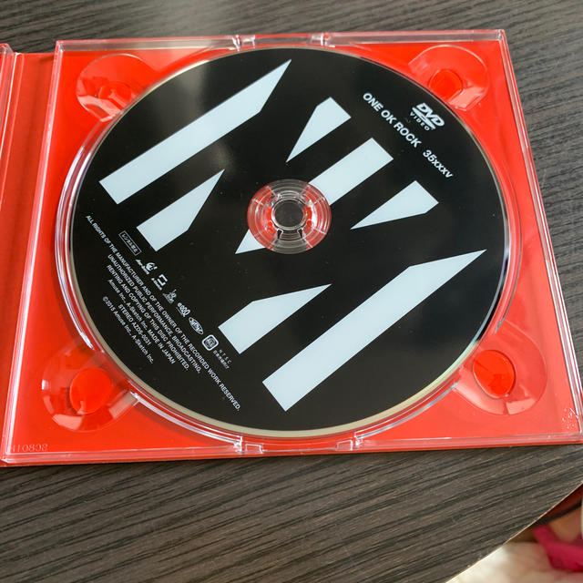 ONE OK ROCK(ワンオクロック)の【美品】35xxxv (初回数量限定盤 CD+DVD) エンタメ/ホビーのCD(ポップス/ロック(邦楽))の商品写真