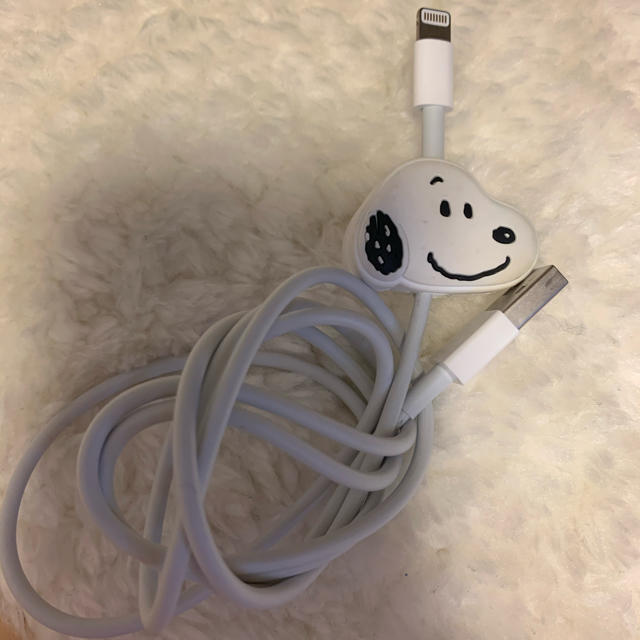 SNOOPY(スヌーピー)のイヤホンジャック スヌーピー スマホ/家電/カメラのスマホアクセサリー(ストラップ/イヤホンジャック)の商品写真