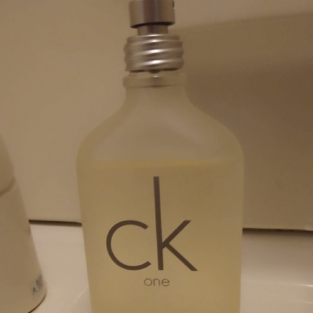 ck Calvin Klein(シーケーカルバンクライン)のカルバンクライン　香水　ck one 100mm コスメ/美容の香水(香水(男性用))の商品写真