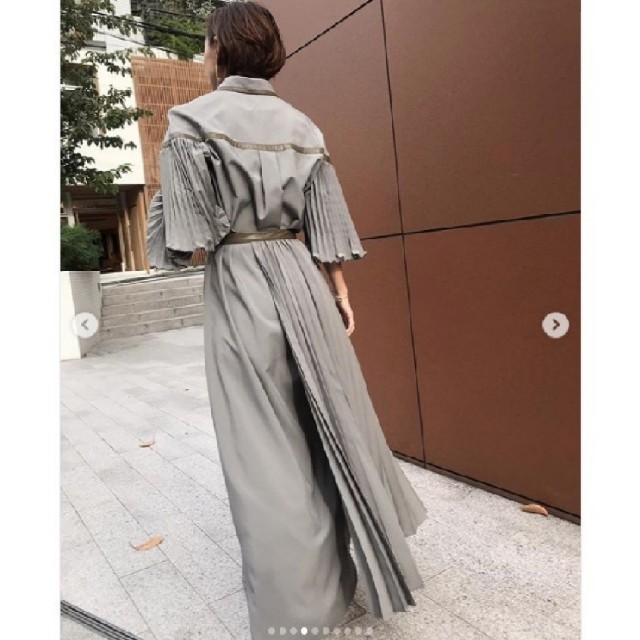 Ameri VINTAGE(アメリヴィンテージ)のAmeri VINTAGE  PLEATS BELT LAYERED DRESS レディースのワンピース(ロングワンピース/マキシワンピース)の商品写真