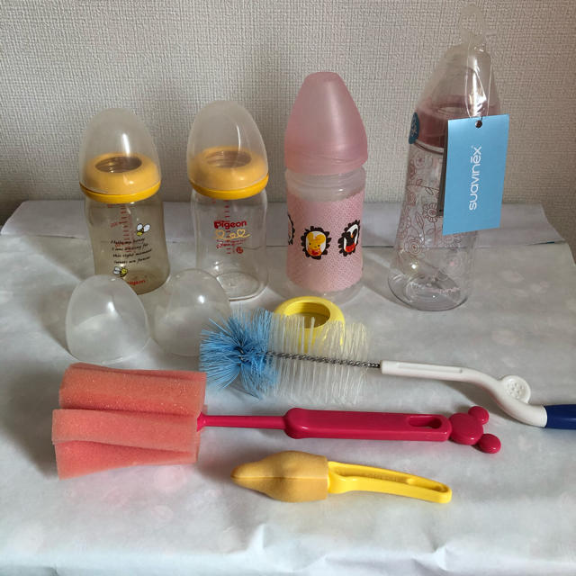 combi(コンビ)の調乳じょーず、ミルトン本体、哺乳瓶、ブラシセット キッズ/ベビー/マタニティの洗浄/衛生用品(哺乳ビン用消毒/衛生ケース)の商品写真