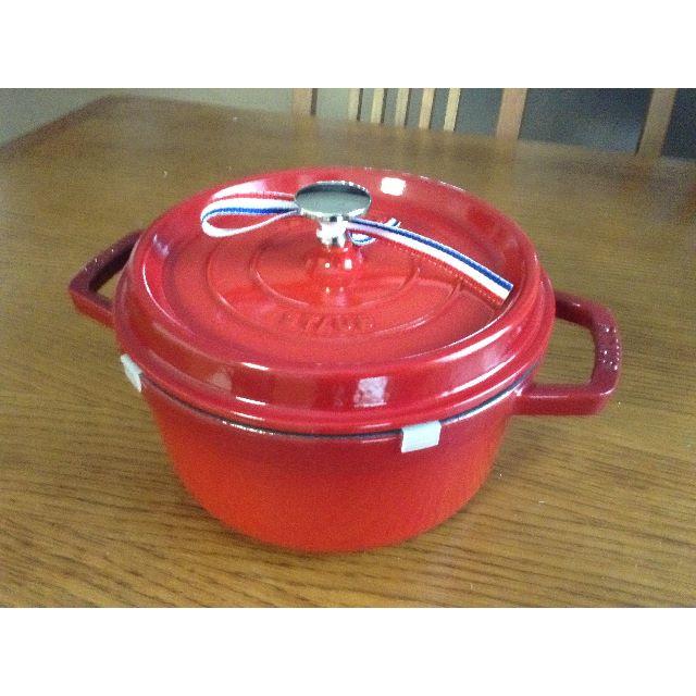 STAUB(ストウブ)のピコ ココット ラウンド 22cm RST-47 インテリア/住まい/日用品のキッチン/食器(鍋/フライパン)の商品写真