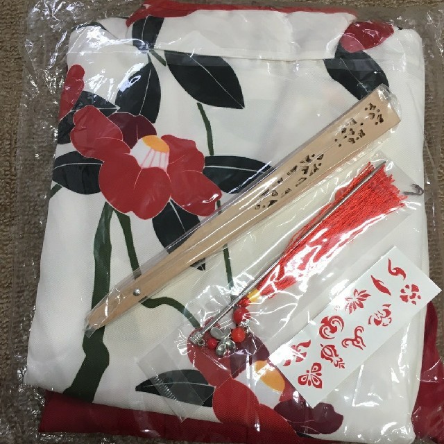 Mサイズ　椿　花柄　袴　着物セット　赤 レディースの水着/浴衣(着物)の商品写真