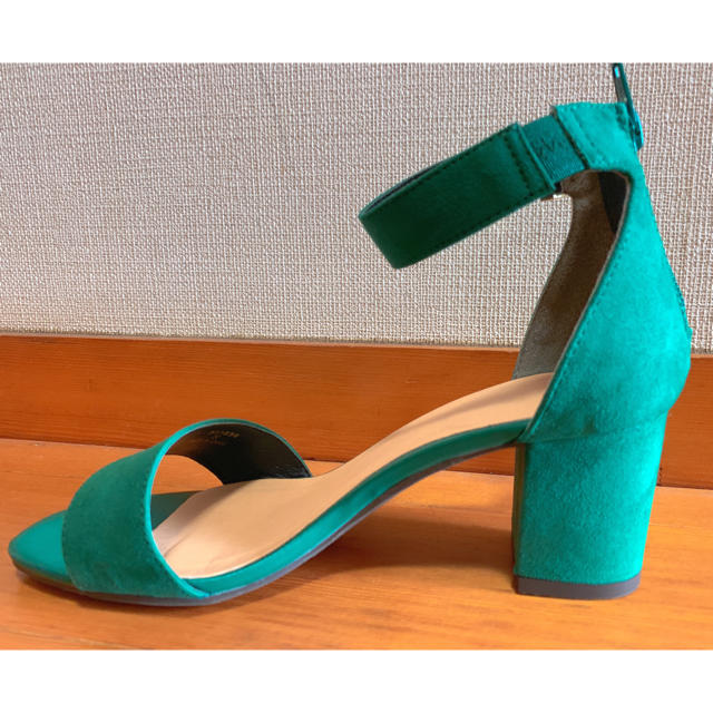 GU(ジーユー)のスエード太ヒールサンダル レディースの靴/シューズ(サンダル)の商品写真