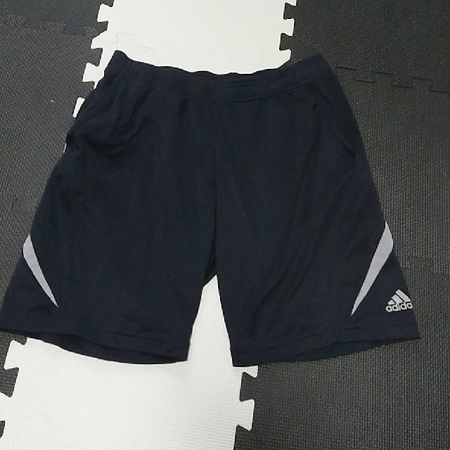 adidas(アディダス)のadidasハーフパンツ メンズのパンツ(ショートパンツ)の商品写真