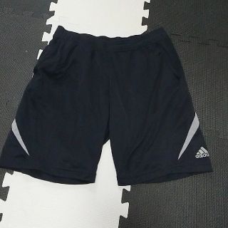 アディダス(adidas)のadidasハーフパンツ(ショートパンツ)