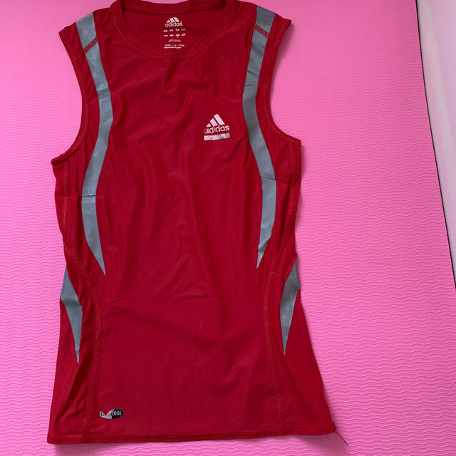 adidas(アディダス)のadidas  メンズトップス　S  RED メンズのトップス(Tシャツ/カットソー(半袖/袖なし))の商品写真