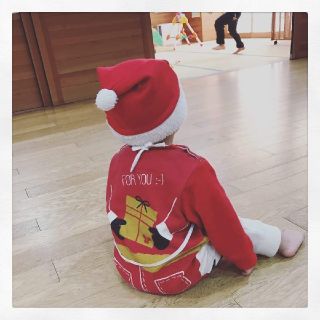 アカチャンホンポ(アカチャンホンポ)の🎅サンタさんのカバーオール　帽子付　かわいい　90cm(カバーオール)