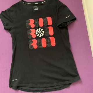 ナイキ(NIKE)のNIKE  レディースTシャツ　　M  (Tシャツ(半袖/袖なし))