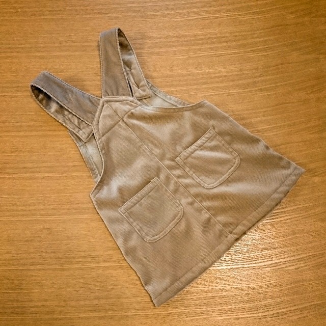 MUJI (無印良品)(ムジルシリョウヒン)の無印 MUJI ジャンパースカート サロペット 80 コーデュロイ ベージュ キッズ/ベビー/マタニティのベビー服(~85cm)(ワンピース)の商品写真