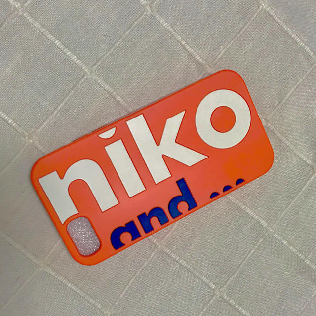 niko and...(ニコアンド)のiPhone niko and...シリコンケース スマホ/家電/カメラのスマホアクセサリー(iPhoneケース)の商品写真