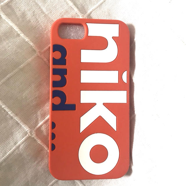 niko and...(ニコアンド)のiPhone niko and...シリコンケース スマホ/家電/カメラのスマホアクセサリー(iPhoneケース)の商品写真