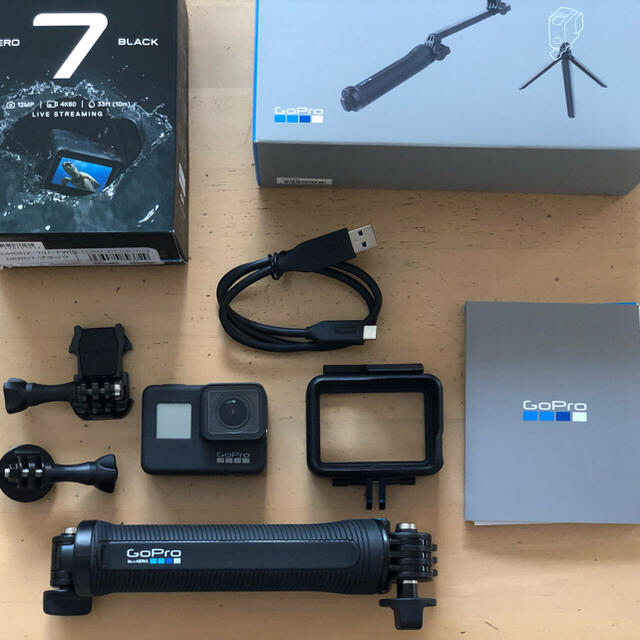 GoPro(ゴープロ)のGoPro HERO7 Black＋純正3way＋三脚マウント スマホ/家電/カメラのカメラ(ビデオカメラ)の商品写真