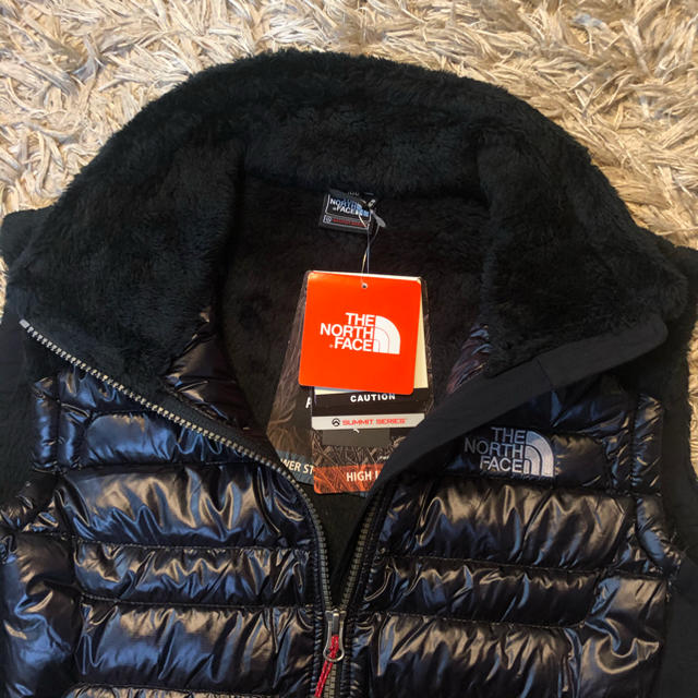 THE NORTH FACE(ザノースフェイス)のノースフェイス ダウン フリース ベスト サミットシリーズ 新品未使用　Lサイズ メンズのジャケット/アウター(ダウンベスト)の商品写真