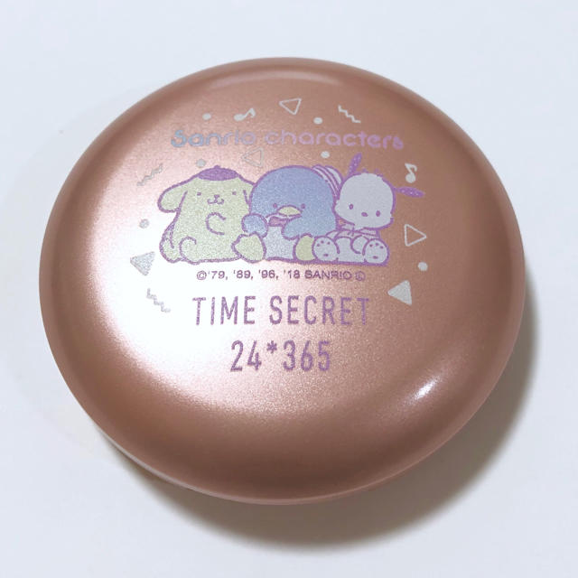 サンリオ(サンリオ)のTIME SECRET ミネラルプレストパウダー サンリオ ケース コスメ/美容のベースメイク/化粧品(ファンデーション)の商品写真