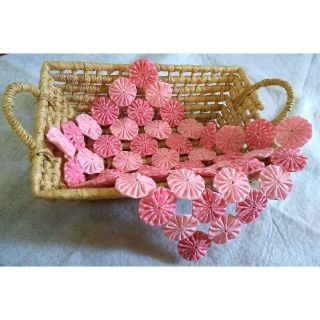 ハンドメイド☆ヨーヨーキルトマット☆２４cm×３２.５cmドットピンク(インテリア雑貨)