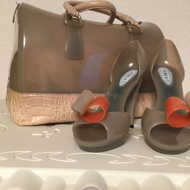 レディースFURLA クリアボストン&パンプスセット