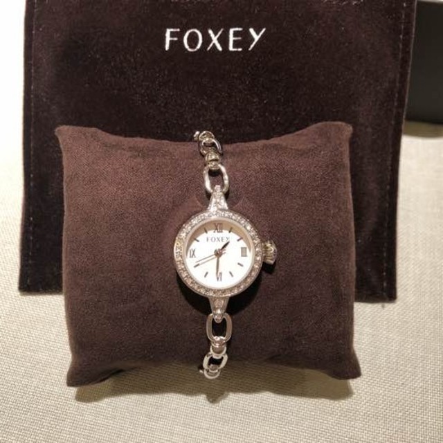 FOXEY(フォクシー)のお値下げ！フォクシー　新品未使用ブレスレットウォッチ　腕時計 レディースのファッション小物(腕時計)の商品写真