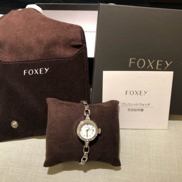 FOXEY(フォクシー)のお値下げ！フォクシー　新品未使用ブレスレットウォッチ　腕時計 レディースのファッション小物(腕時計)の商品写真