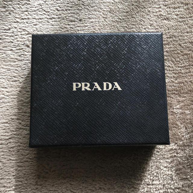 PRADA(プラダ)のPRADA＊二つ折り財布＊空箱 レディースのバッグ(ショップ袋)の商品写真