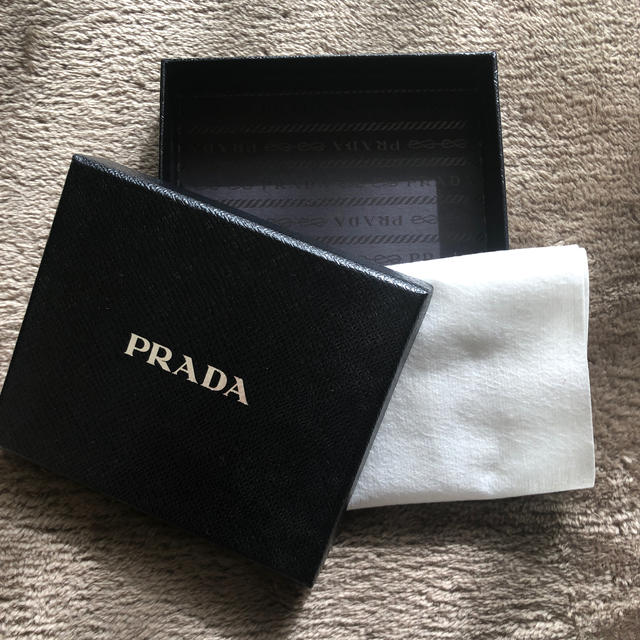 PRADA(プラダ)のPRADA＊二つ折り財布＊空箱 レディースのバッグ(ショップ袋)の商品写真