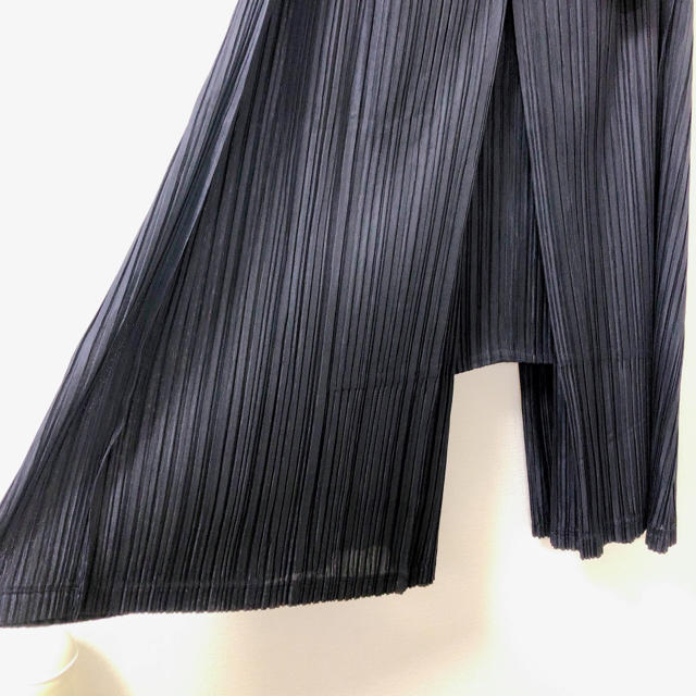 PLEATS PLEASE ISSEY MIYAKE(プリーツプリーズイッセイミヤケ)のプリーツプリーズ ワイドパンツ レディースのパンツ(カジュアルパンツ)の商品写真