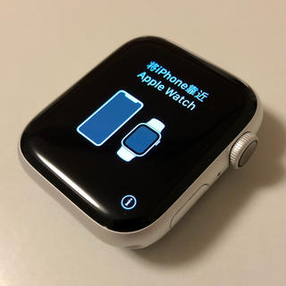 アップル(Apple)のApple Watch 4 シルバーアルミ44mm ホワイトバンド未使用(腕時計(デジタル))