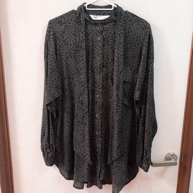 ZARA(ザラ)の【専用】ZARA レオパード ヒョウ柄 シャツ レディースのトップス(シャツ/ブラウス(長袖/七分))の商品写真