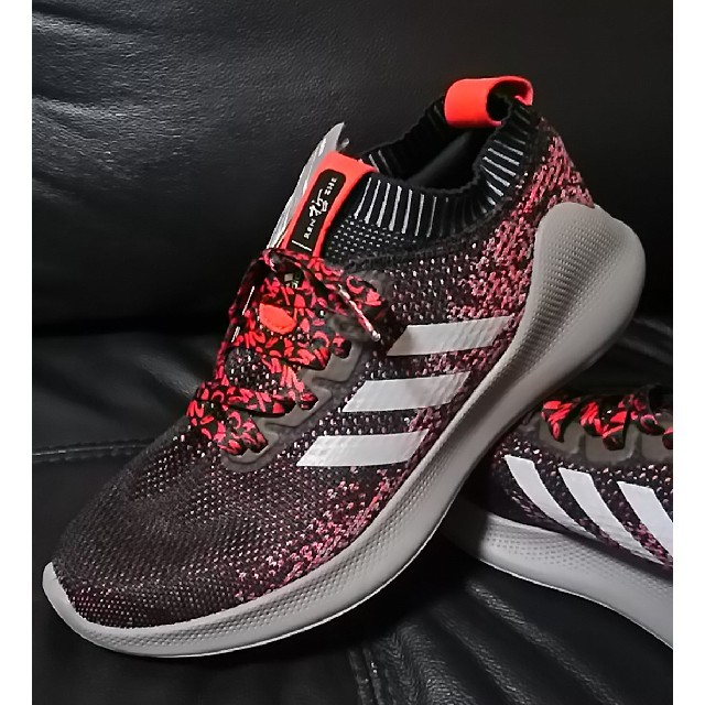 adidas(アディダス)の
定10789円限定進化系ランニング!アディダスピュアバウンス新品スニーカー黒赤 メンズの靴/シューズ(スニーカー)の商品写真